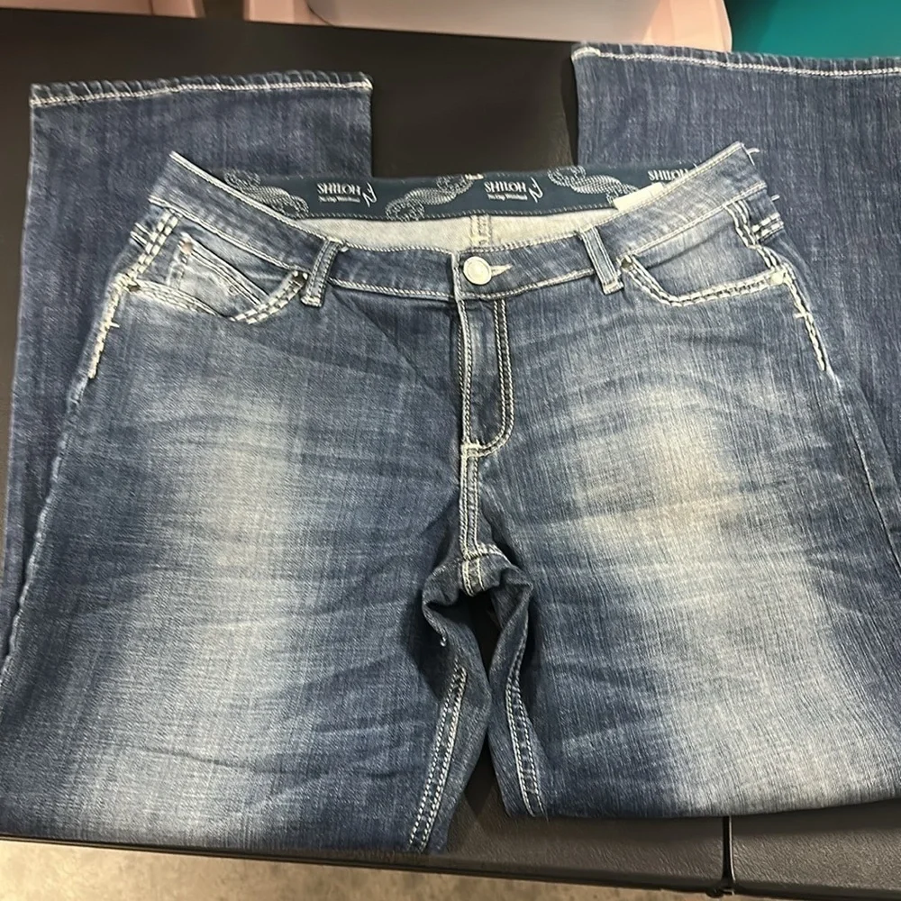 507. Wrangler Shilo women’s Embroidered Boot cut jeans size 15 / 16 x 32